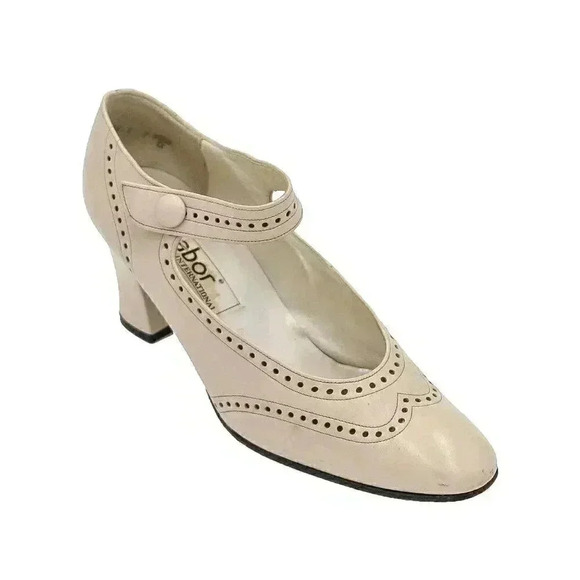 Vintage Mary Jane Pumps - Leather Upper, Leather Sole - Wingtip Detail - Picture 5 of 14